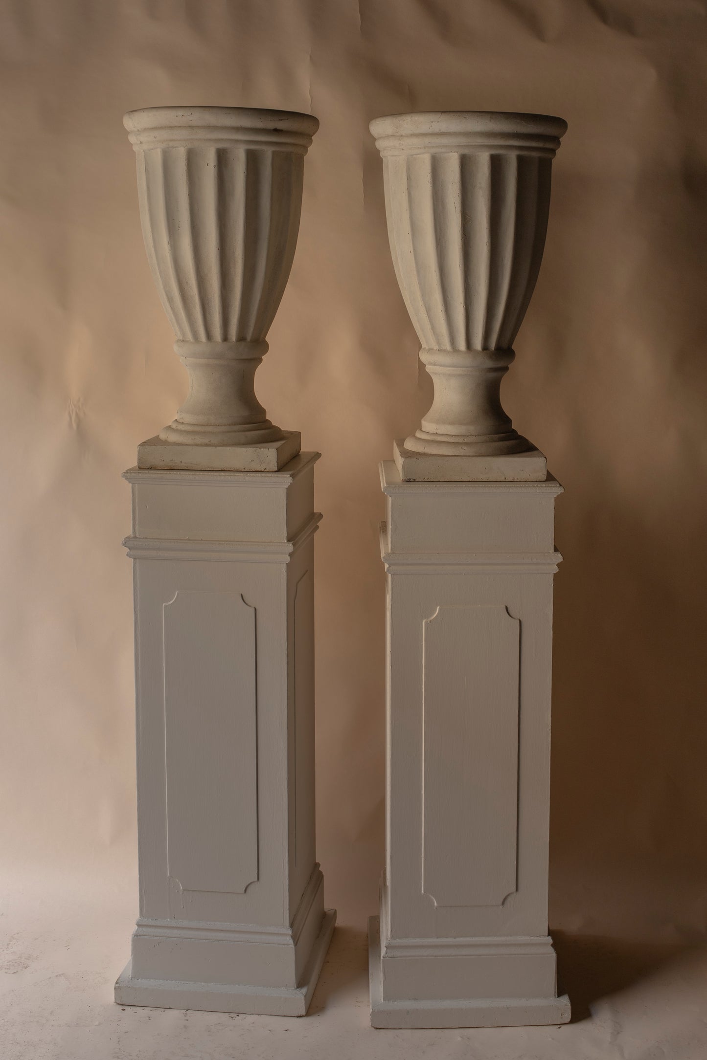 Fibreglass off white ~ XL urns