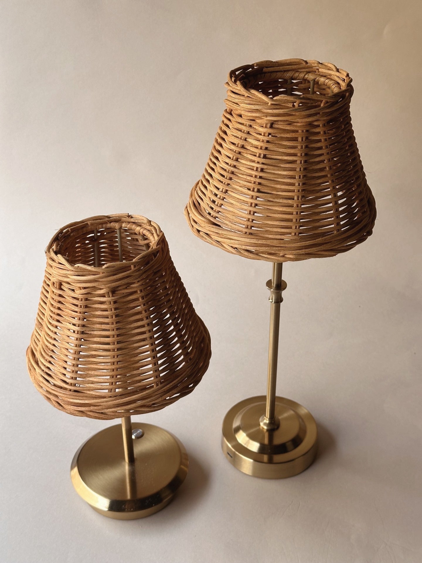 Portable table woven lamp ~ short
