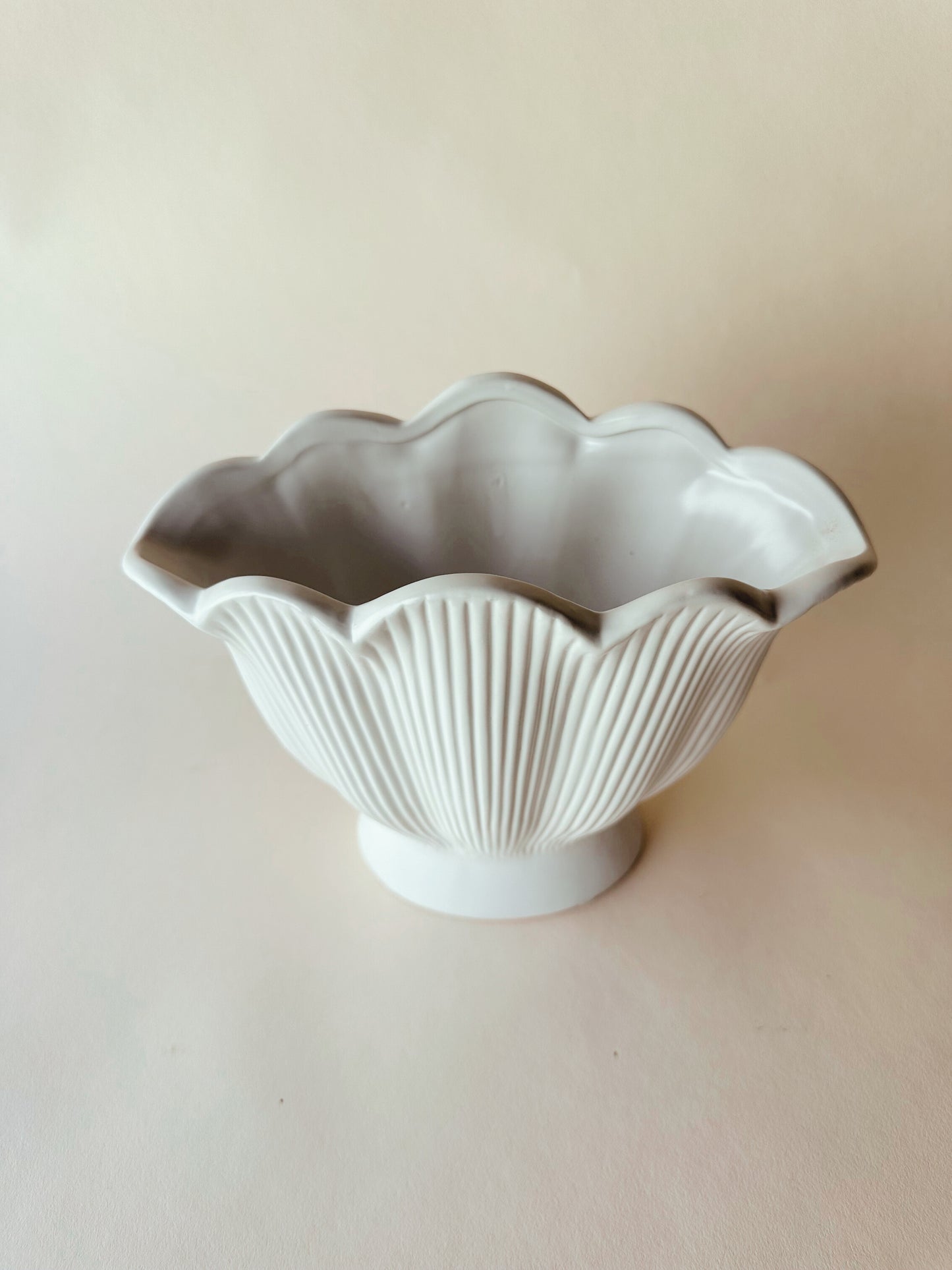 White ceramic shell vases