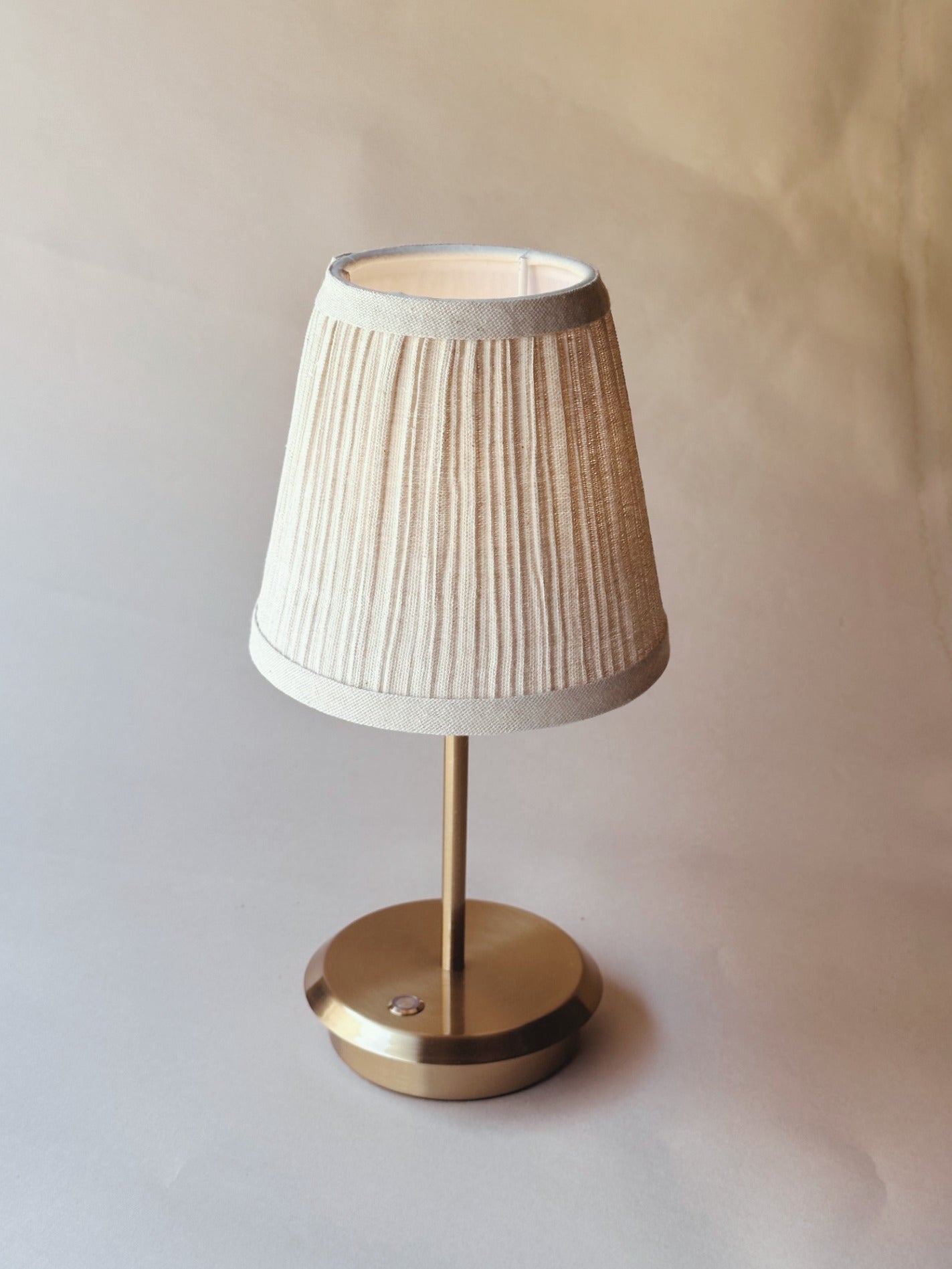 Portable table lamp ~ short