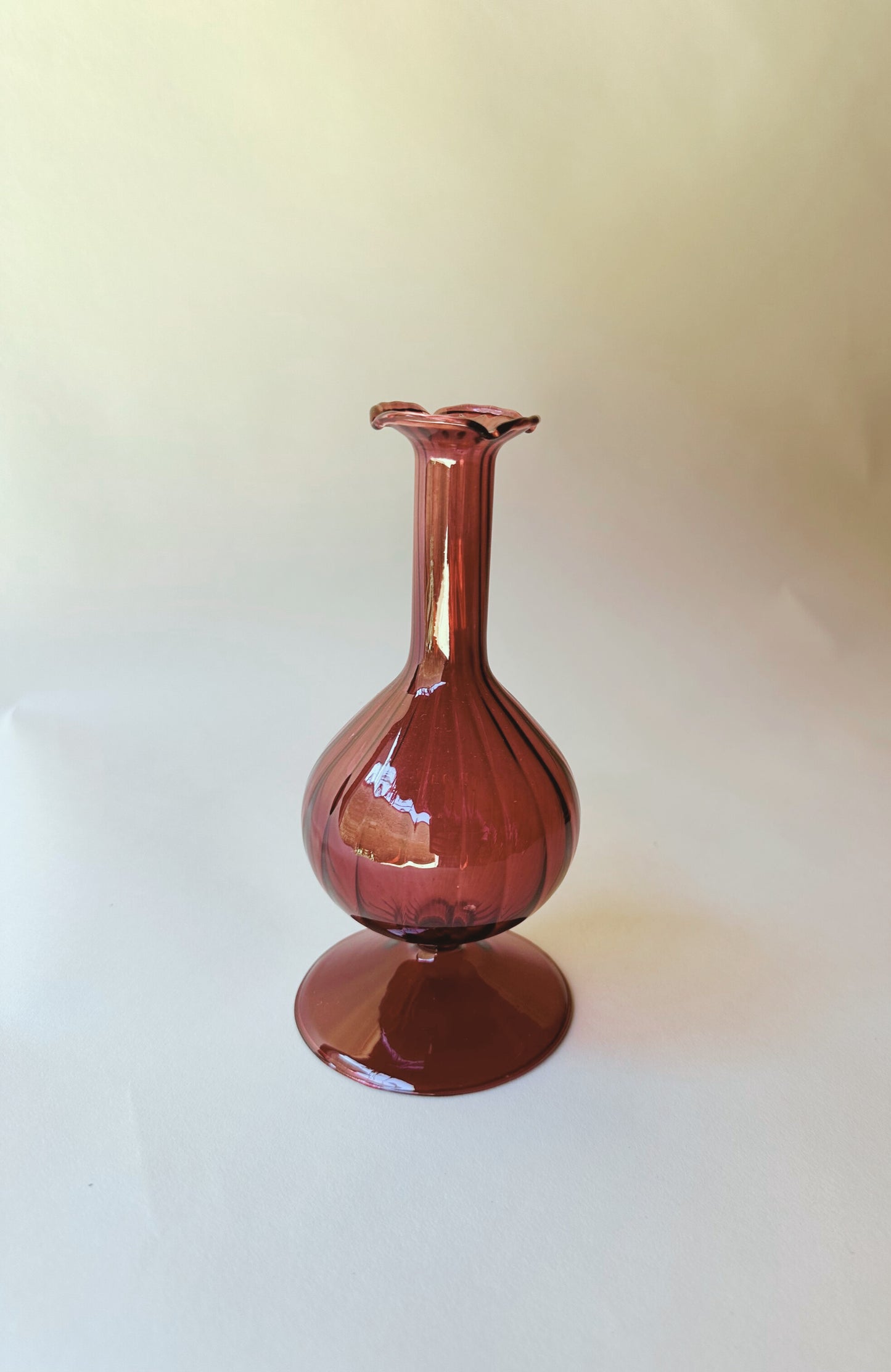 Truly scrumptious red vases