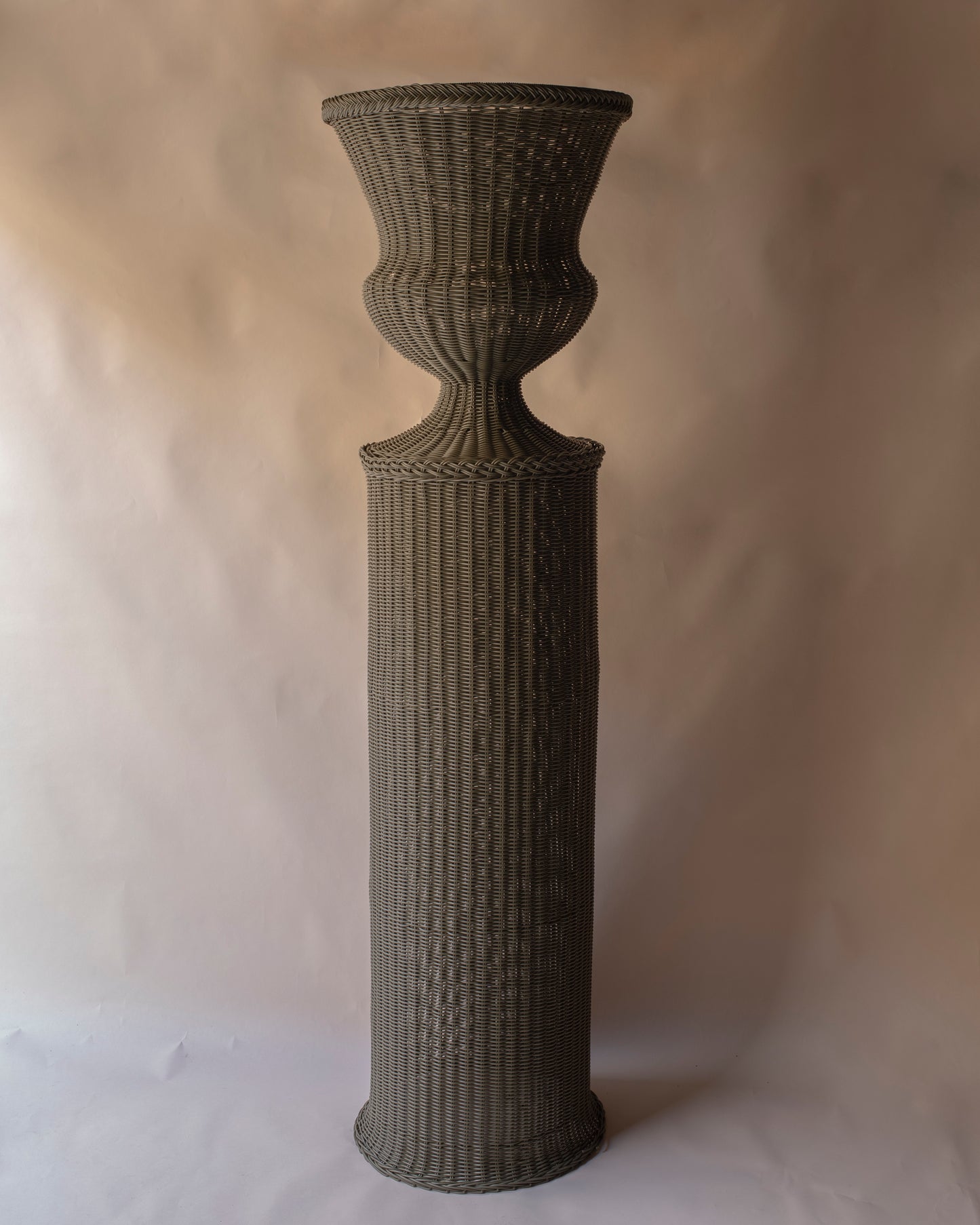Olive Vasevoll rattan vase & pedestal