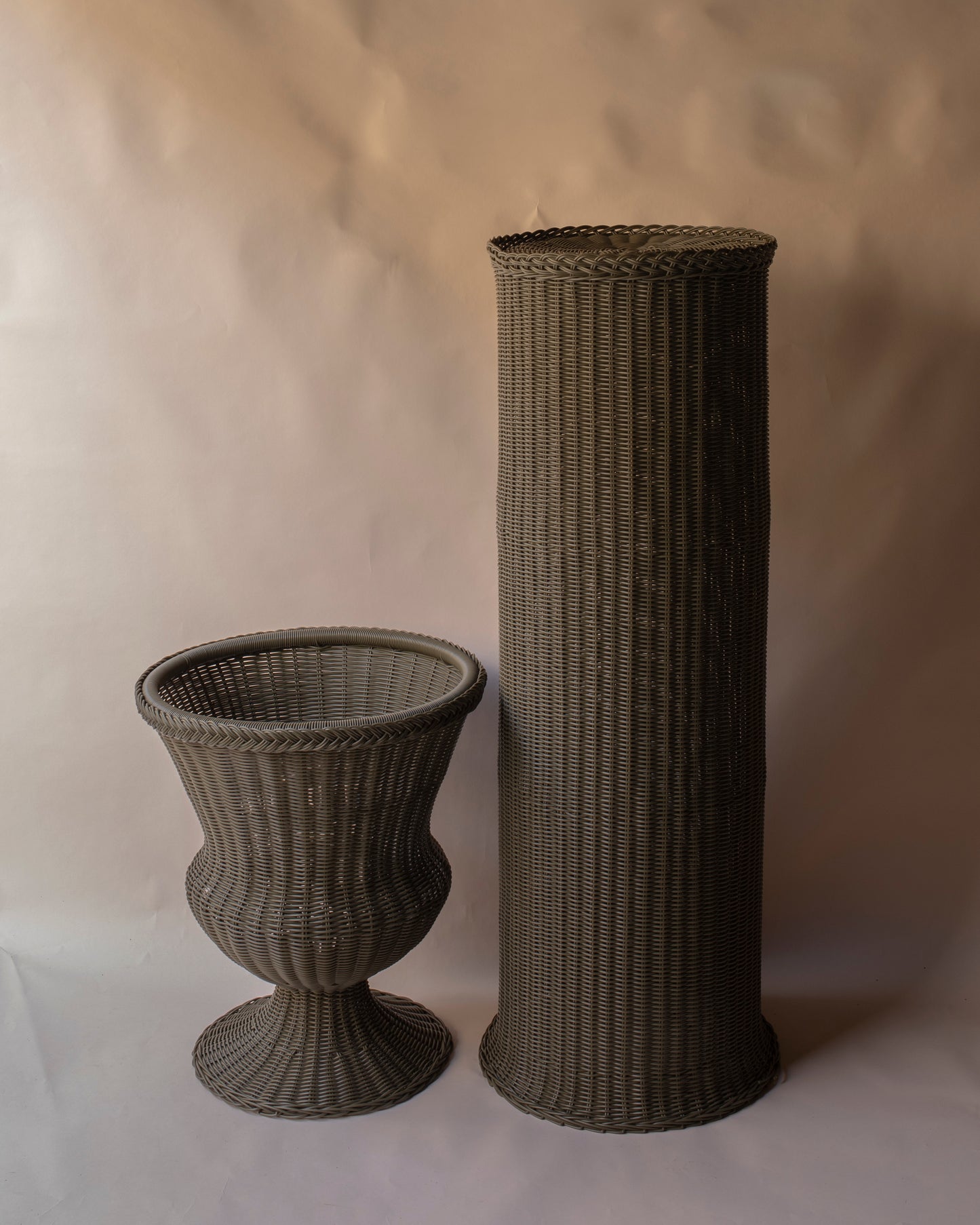 Olive Vasevoll rattan vase & pedestal