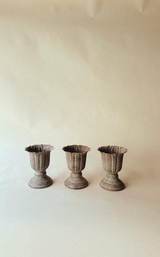 Metal scalloped edges metal urns