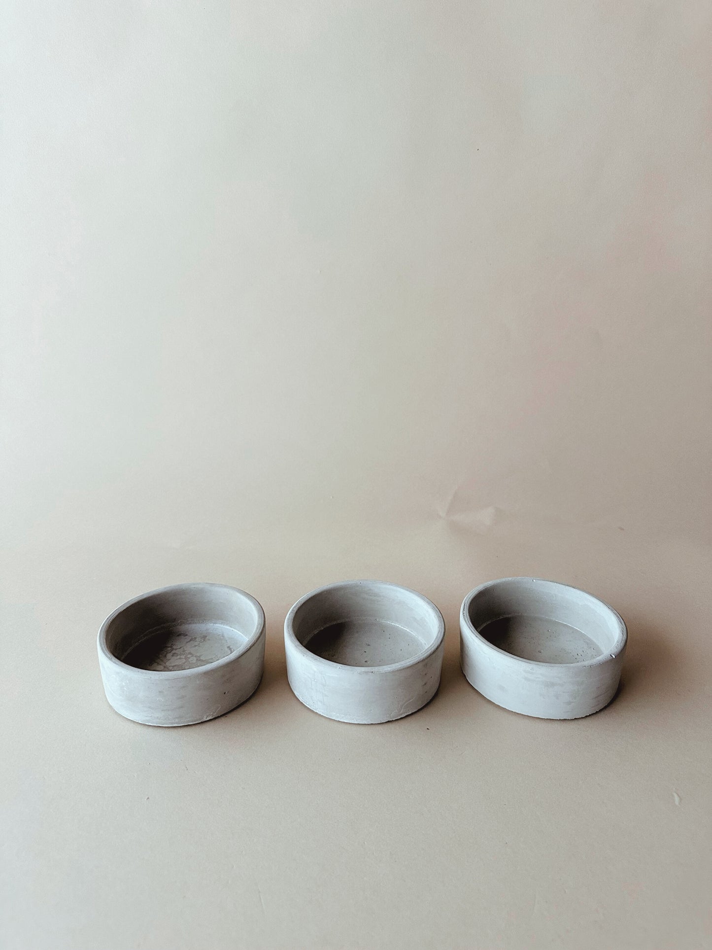 Low grey bowls