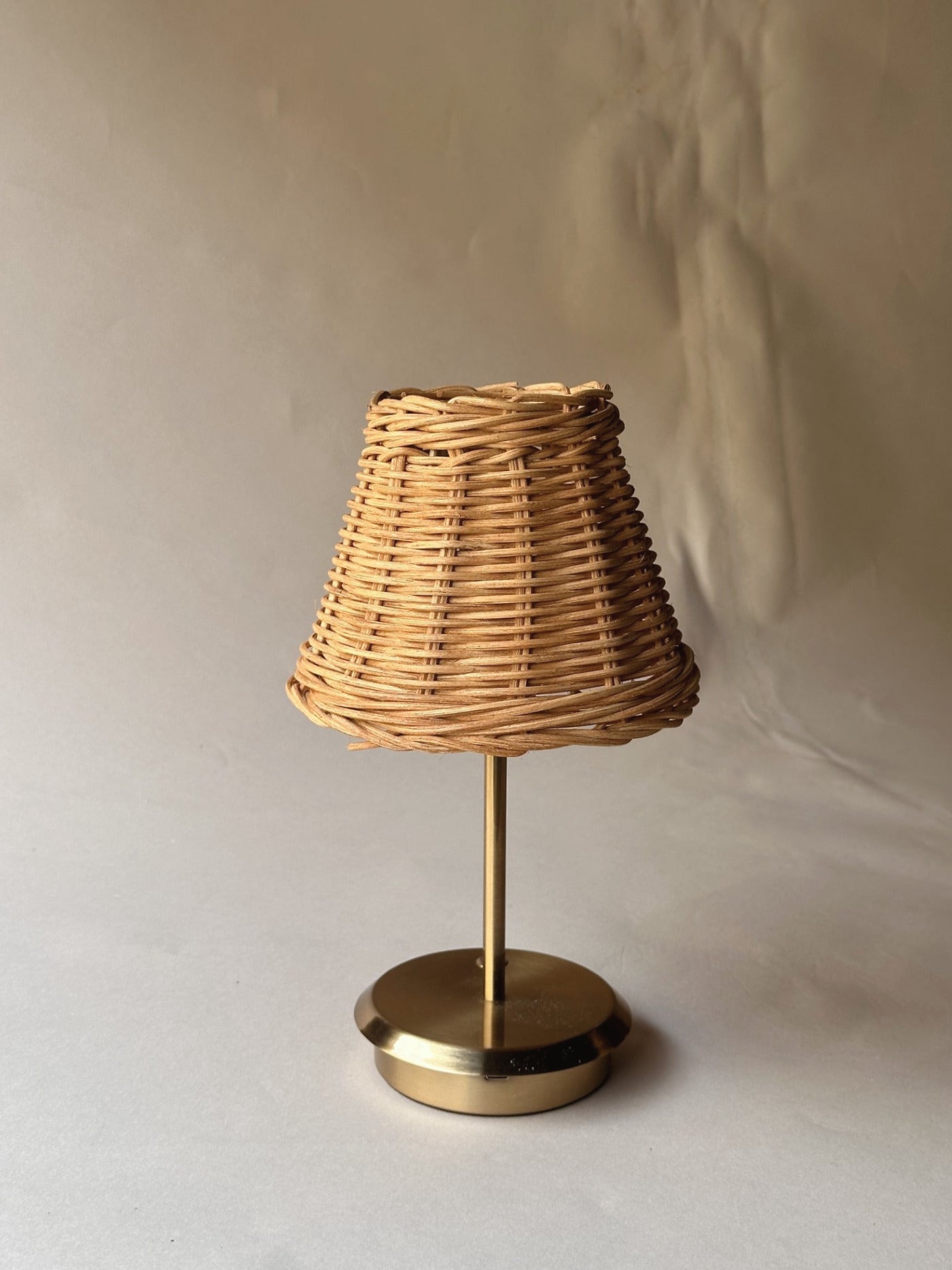 Portable table woven lamp ~ short