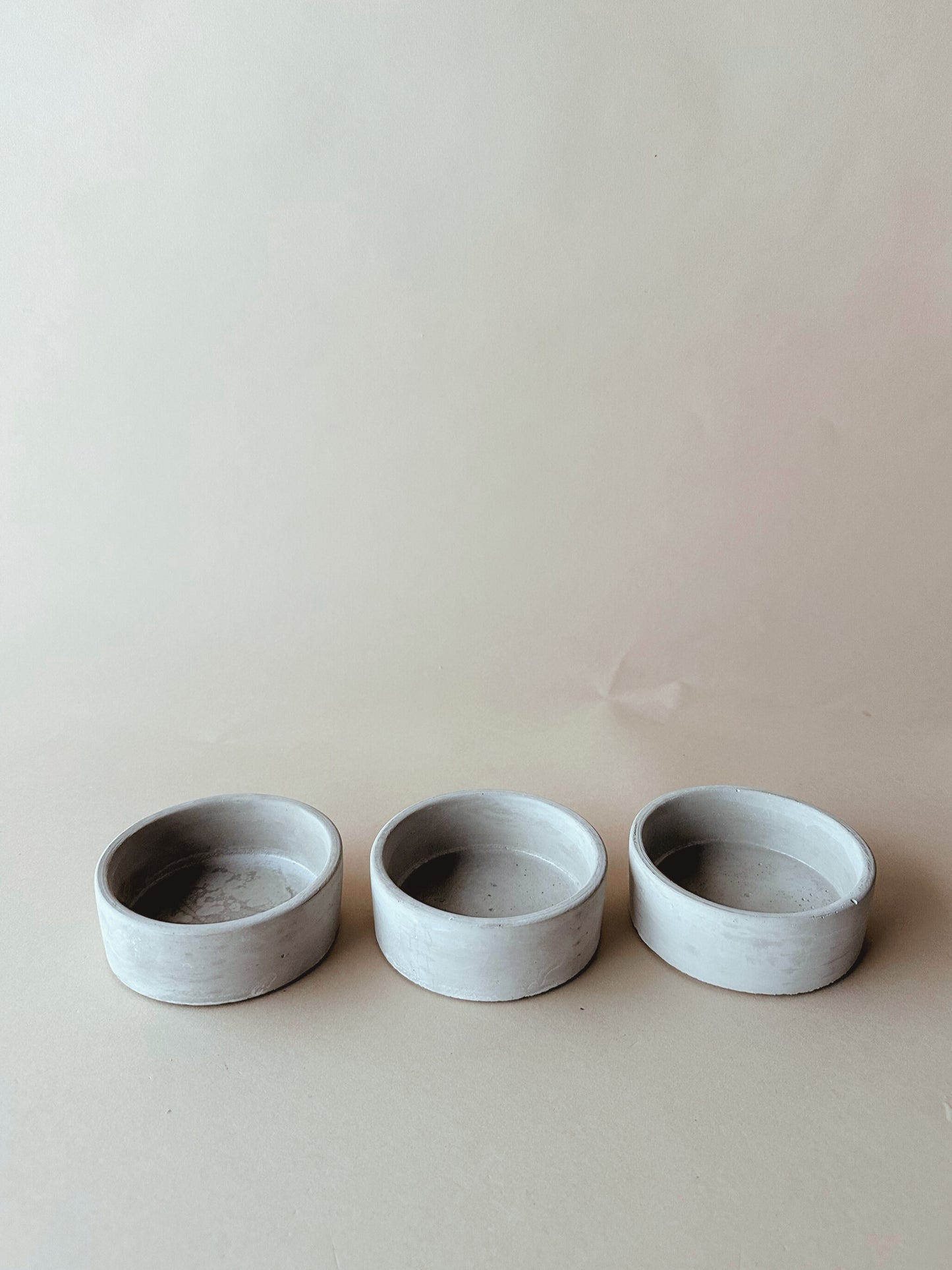Low grey bowls